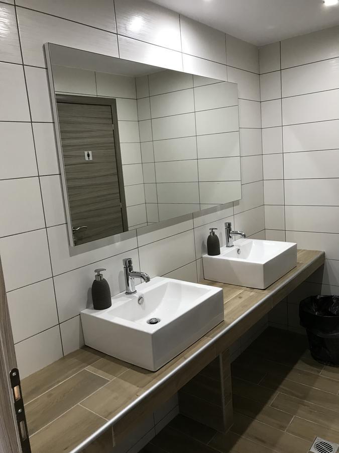 Hotel Vozina Metamorfosi  Exteriör bild