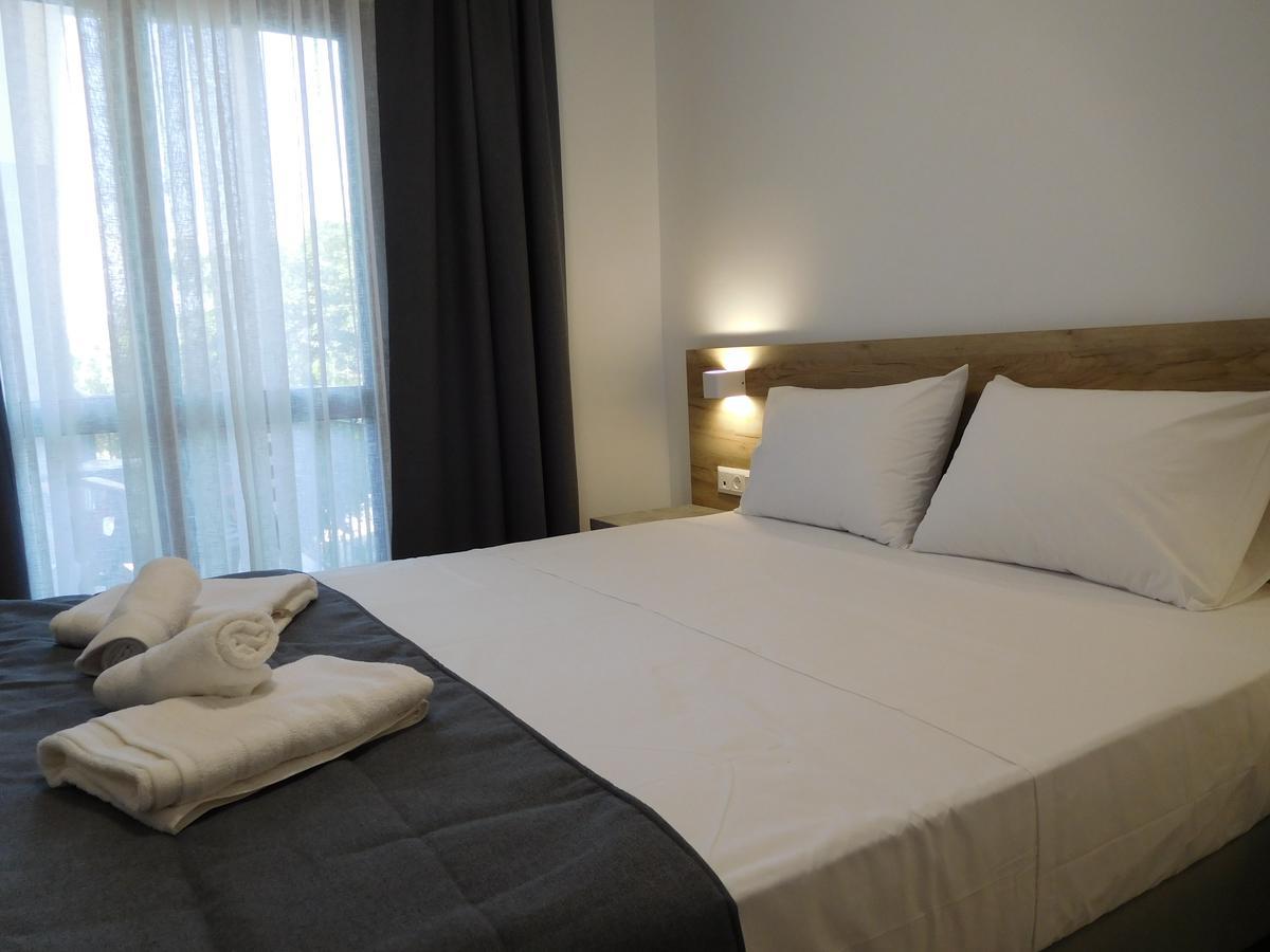 Hotel Vozina Metamorfosi  Exteriör bild