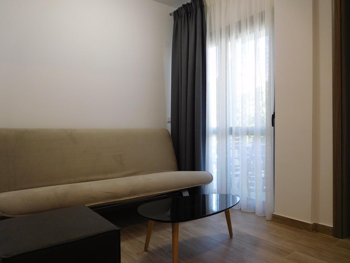 Hotel Vozina Metamorfosi  Exteriör bild